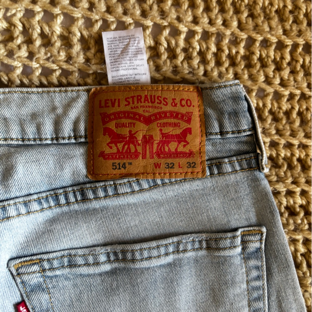 Men’s Levi's light wash denim jeans 32 x 32.
